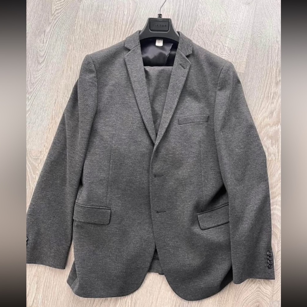 Tip Top Men’s Grey Suit Size 42R / 32Wx30L